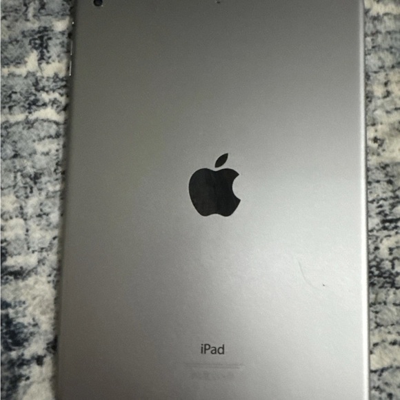 Apple iPad Air 9.7" A1474 -16GB - Space Gray - WiFi - Picture 2 of 5